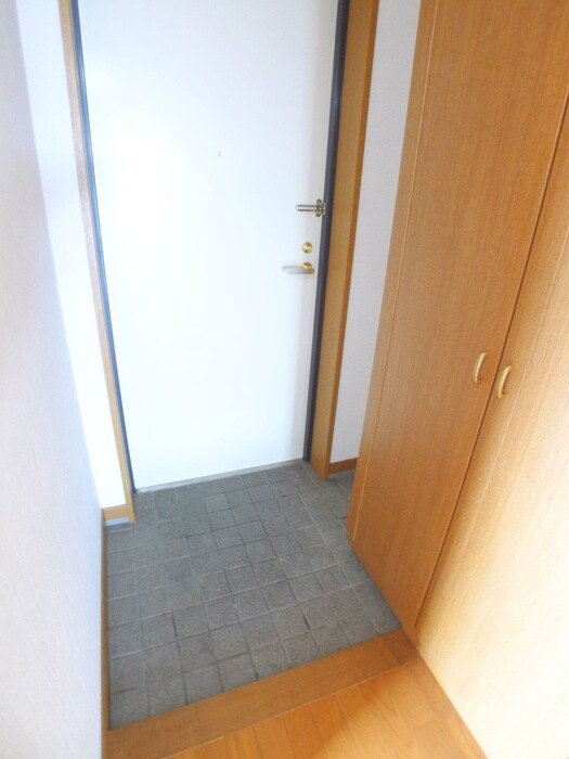 物件内観写真16　(玄関)