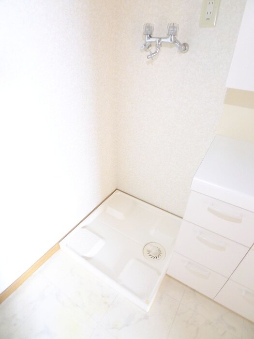 物件内観写真18　(洗濯機置場)