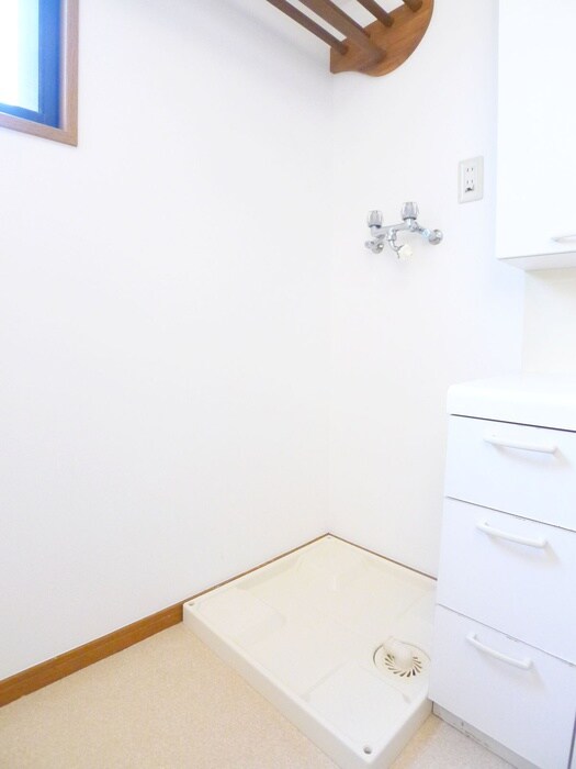 物件内観写真18　(洗濯機置場)