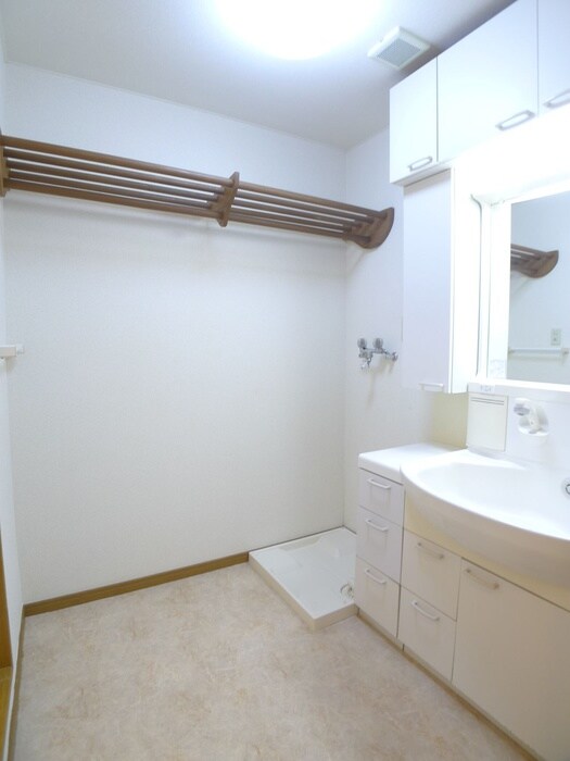 物件内観写真18　(洗濯機置場)