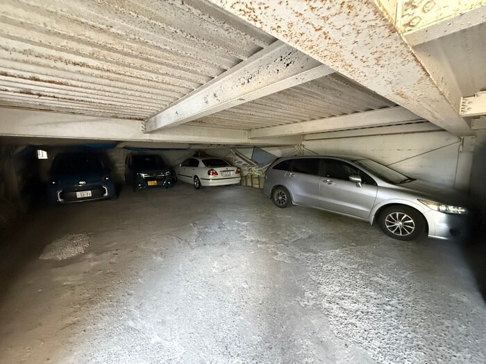 物件外観写真4　(駐車場)