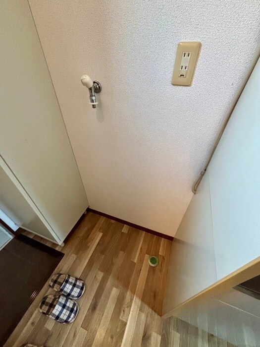 物件内観写真15　(洗濯機置場)