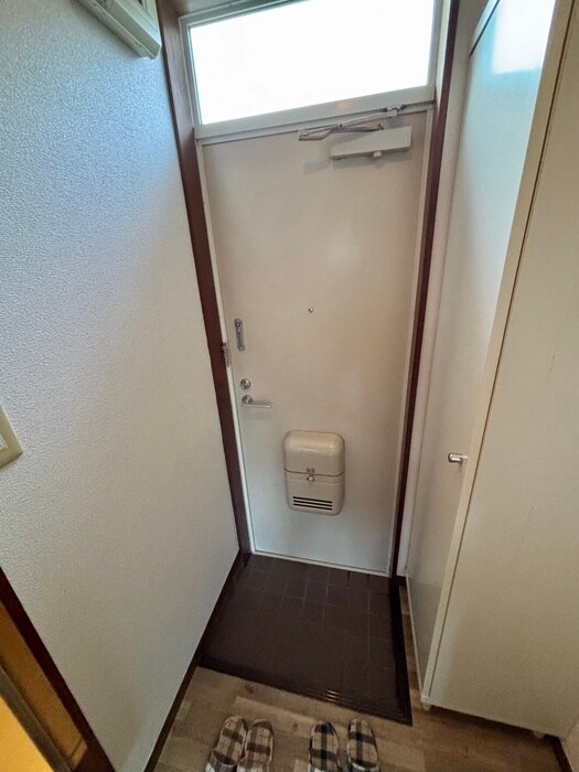 物件内観写真16　(玄関)