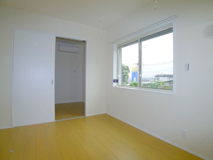 物件内観写真8　(室内からの展望)