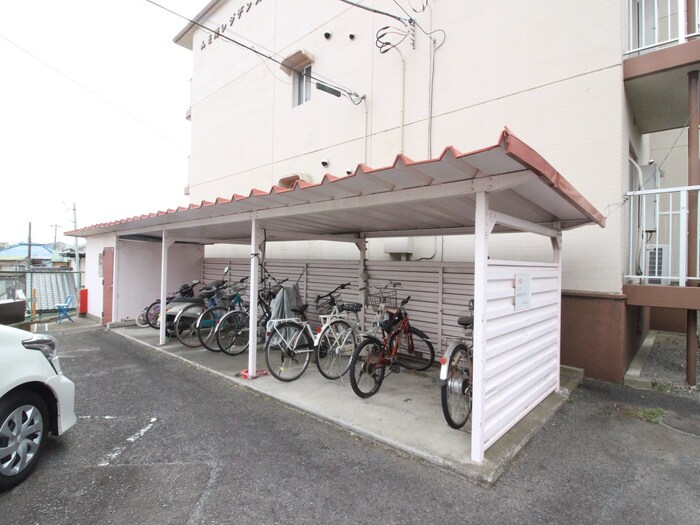 物件外観写真3　(駐輪場)