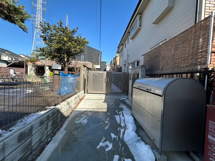 物件外観写真3　(エントランス部分)