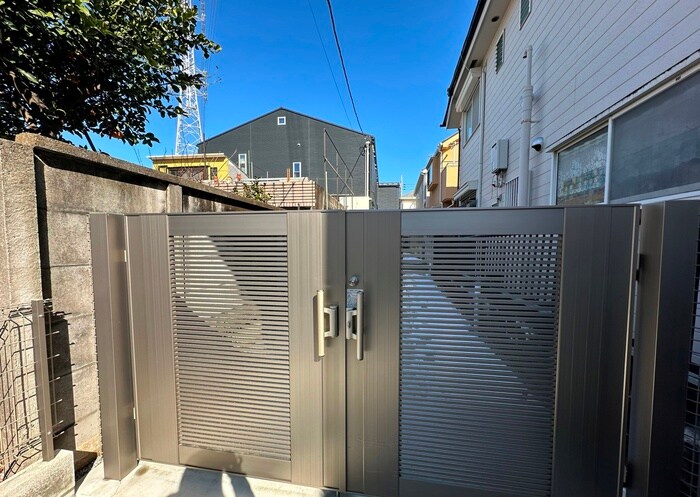 物件外観写真5　(エントランス部分)