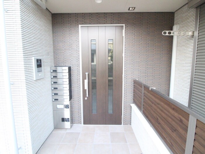 物件外観写真5　(エントランス部分)