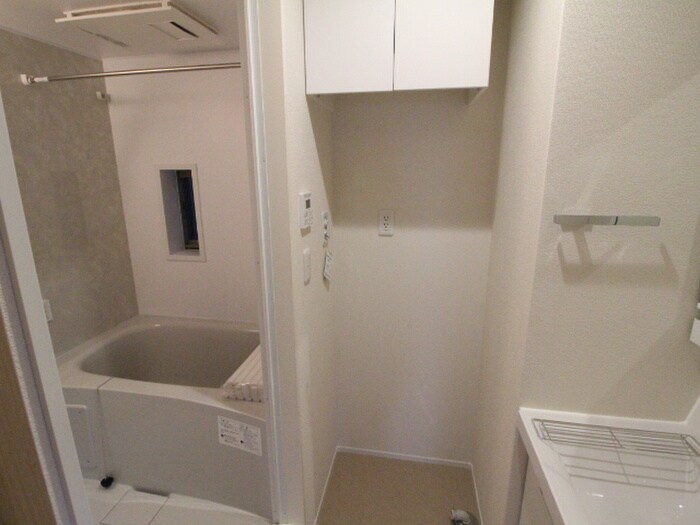 物件内観写真11　(洗濯機置場)