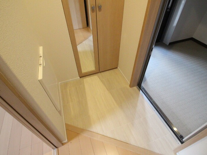 物件内観写真18　(玄関)