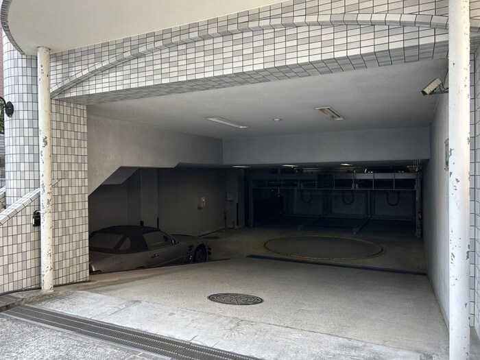 物件外観写真3　(駐車場)