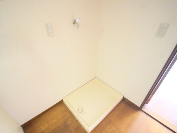 物件内観写真12　(洗濯機置場)