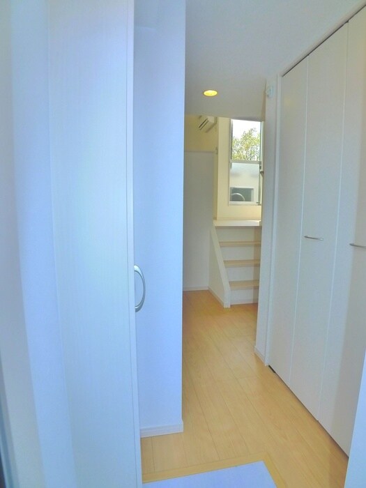 物件内観写真10　(玄関)