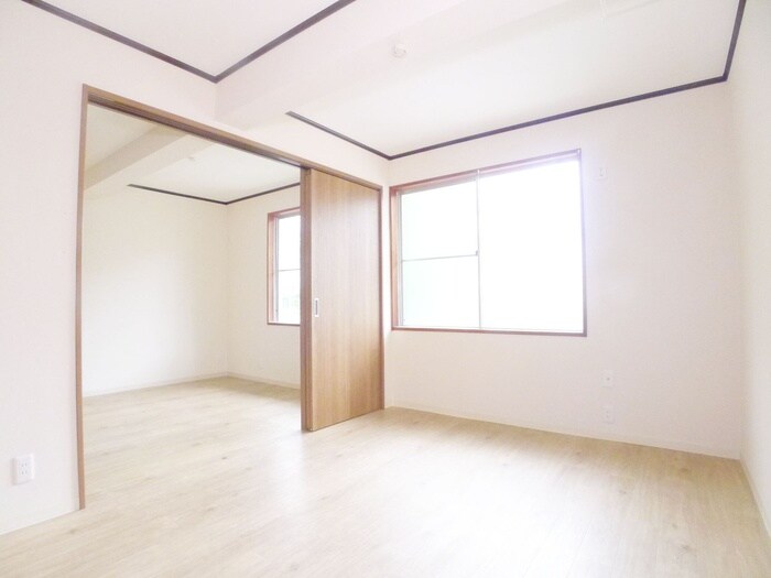 物件内観写真7　(室内からの展望)