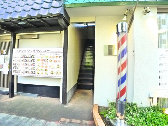 物件外観写真4　(エントランス部分)