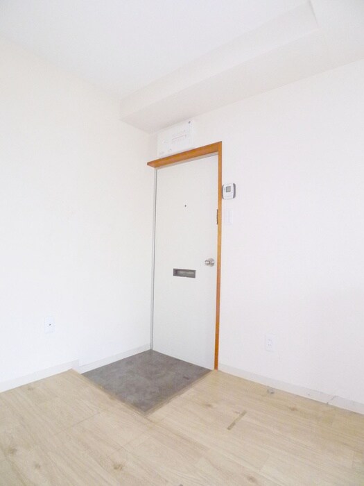 物件内観写真11　(玄関)