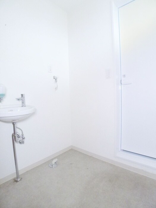 物件内観写真13　(洗濯機置場)