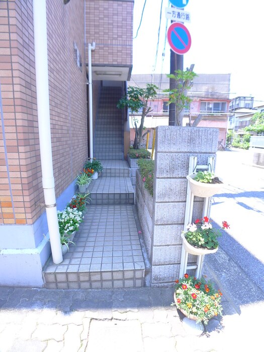 物件外観写真2　(エントランス部分)