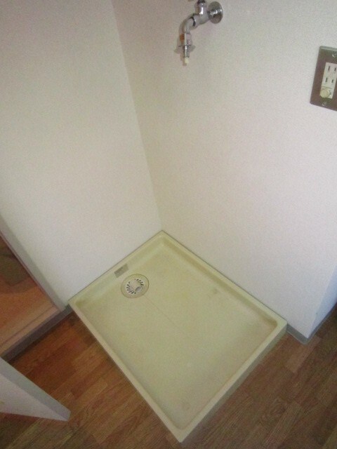 物件内観写真12　(洗濯機置場)