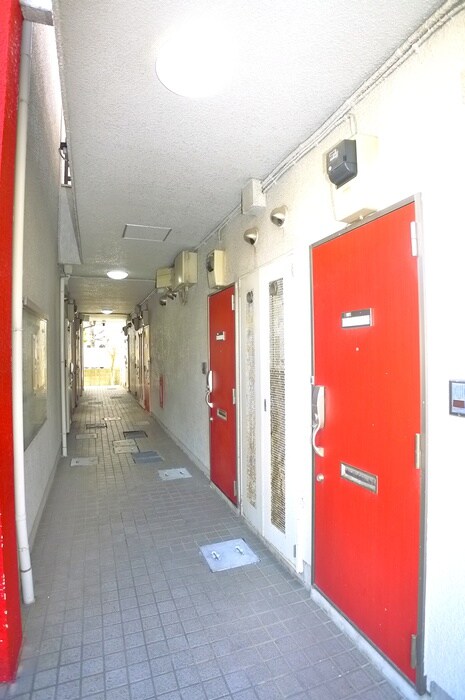 物件外観写真4　(エントランス部分)