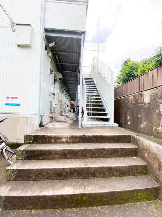 物件外観写真6　(エントランス部分)