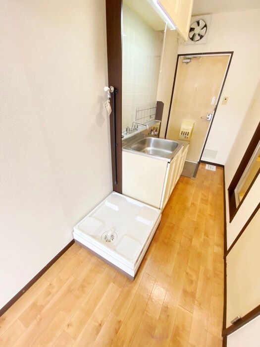 物件内観写真12　(洗濯機置場)