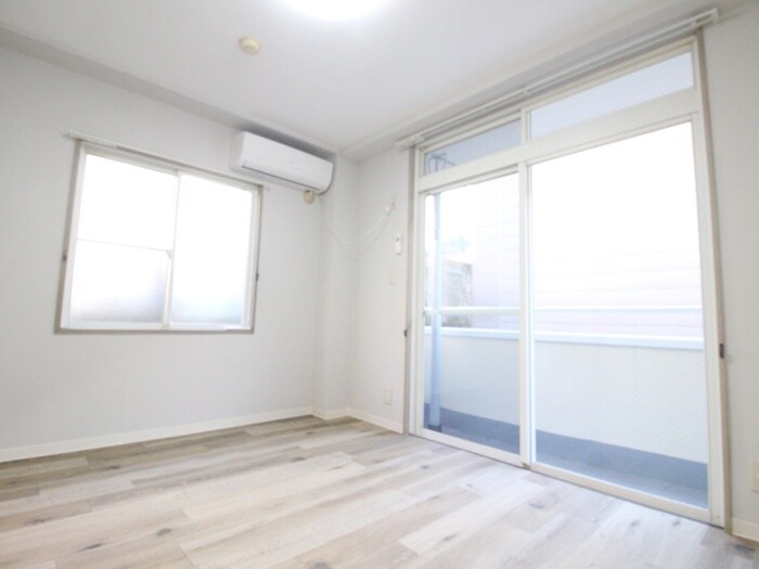 物件内観写真7　(室内からの展望)