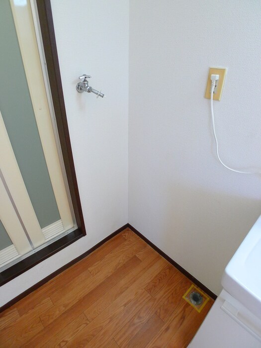 物件内観写真16　(洗濯機置場)