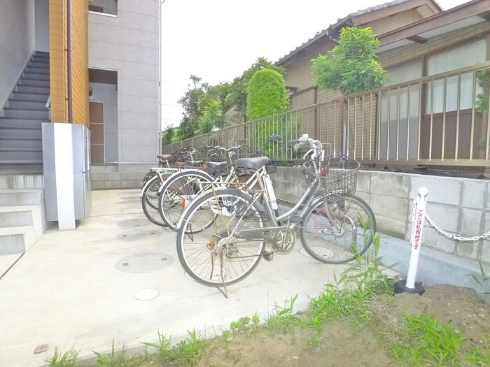 物件外観写真6　(駐輪場)