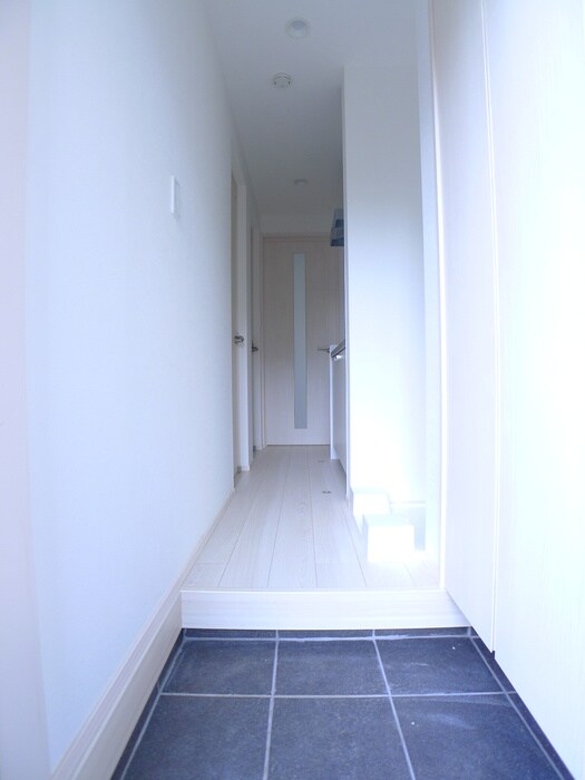物件内観写真11　(玄関)