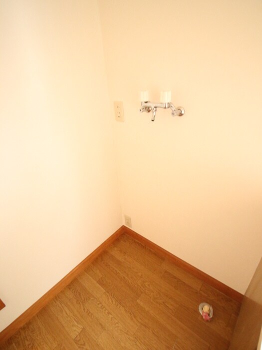 物件内観写真12　(洗濯機置場)