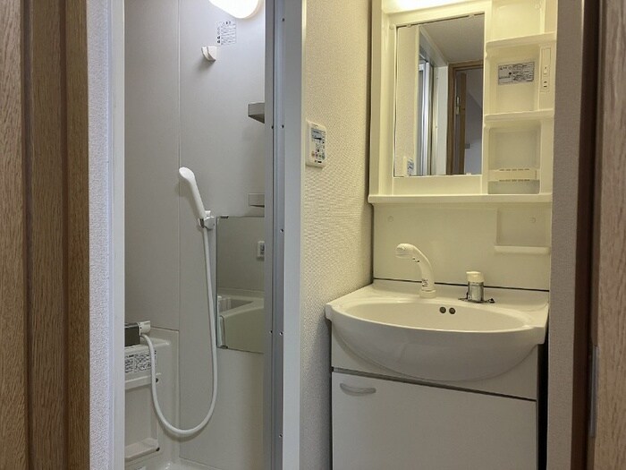 物件内観写真8　(洗面)