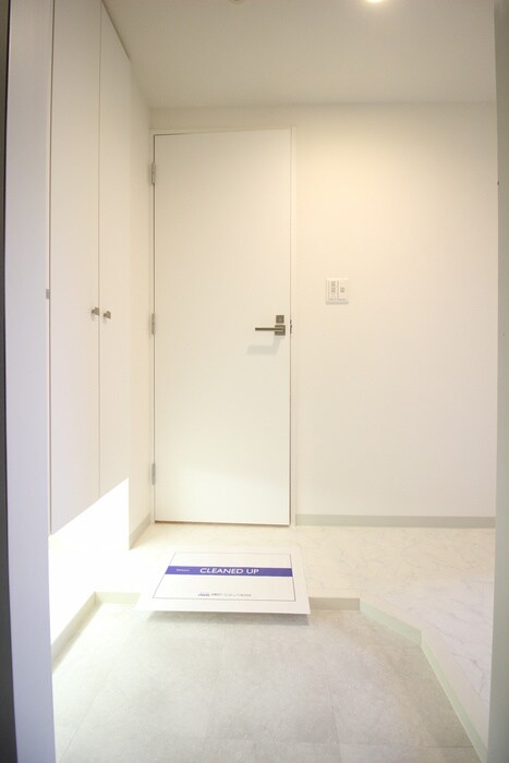 物件内観写真16　(玄関)