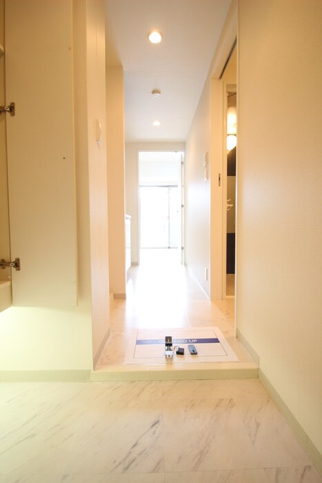 物件内観写真16　(玄関)