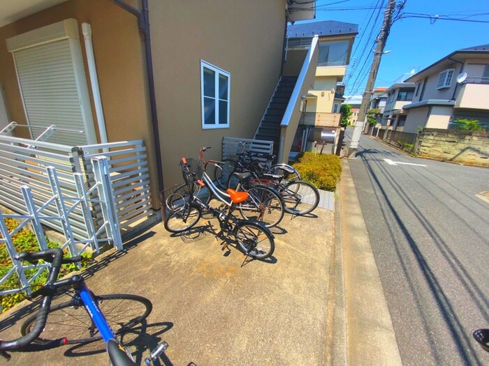 物件外観写真2　(駐輪場)
