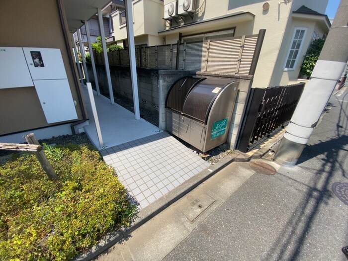 物件外観写真3　(エントランス部分)