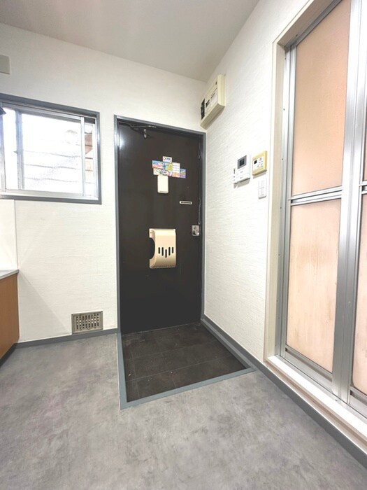 物件内観写真18　(玄関)