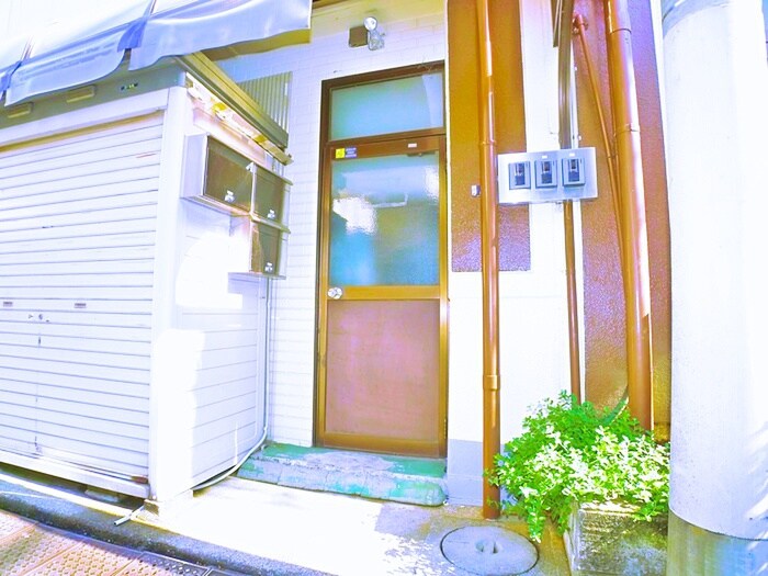 物件外観写真4　(エントランス部分)