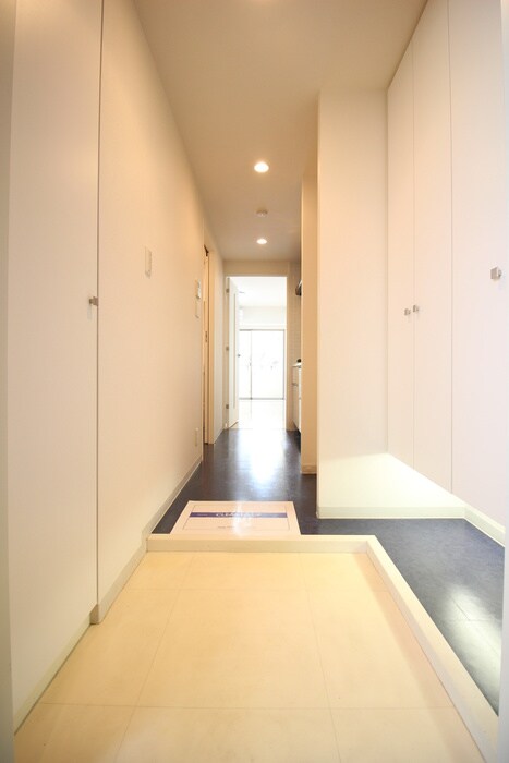 物件内観写真16　(玄関)