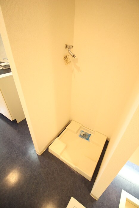 物件内観写真18　(洗濯機置場)