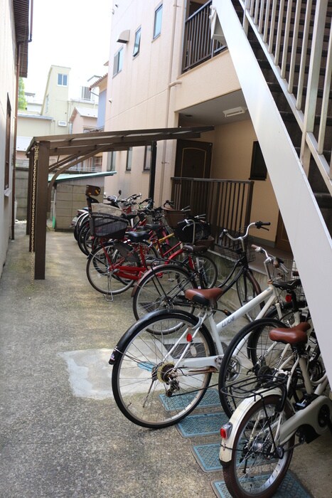 物件外観写真4　(駐輪場)