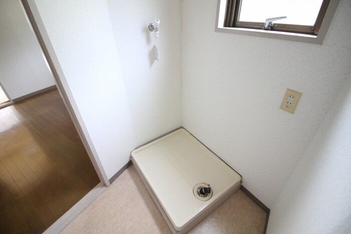 物件内観写真15　(洗濯機置場)