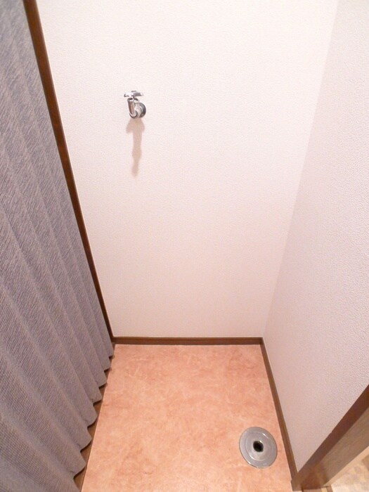 物件内観写真13　(洗濯機置場)