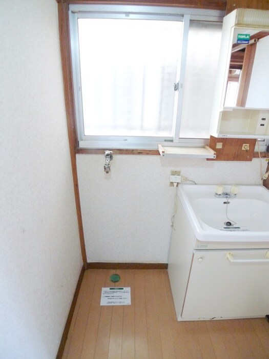 物件内観写真12　(洗濯機置場)