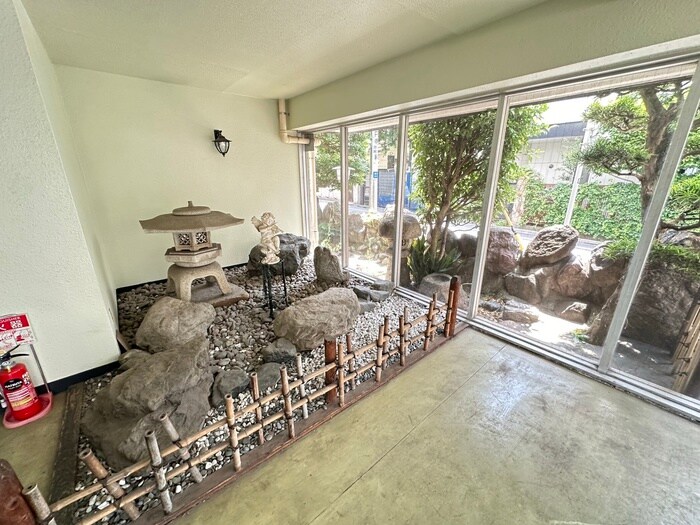 物件外観写真4　(エントランス部分)