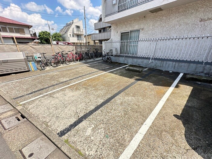 物件外観写真6　(駐車場)
