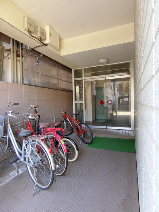 物件外観写真4　(駐輪場)