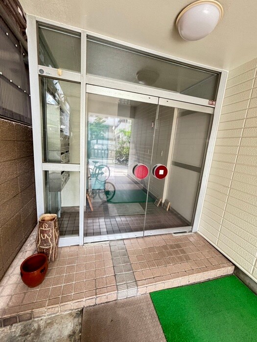物件外観写真5　(エントランス部分)