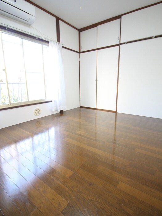 物件内観写真8　(室内からの展望)