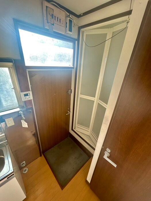 物件内観写真10　(玄関)